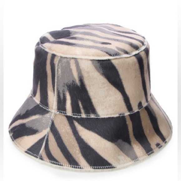 New GUESS Faux fur hat - Picture 2 of 10